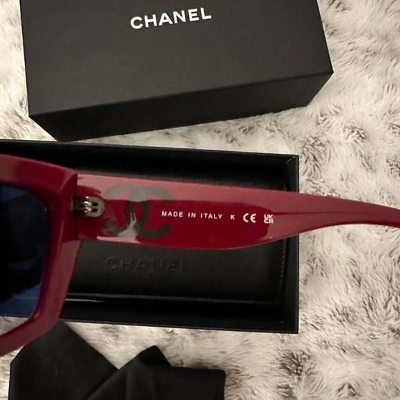 Red Chanel Cat Eye sunglasses - Picture 4 of 7